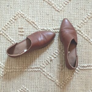 Universal Thread Brown Shoes | Flats / Sandals | Size 6.5